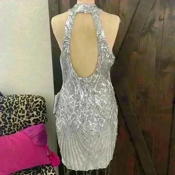 B.Darlin NWT Sequin Silver Sexy Dress Halter cut out Back, Stunning Size 15/16 - Picture 6 of 10